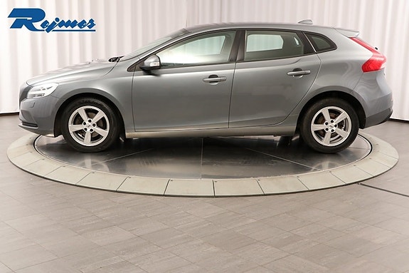 Volvo V40 3 of 27