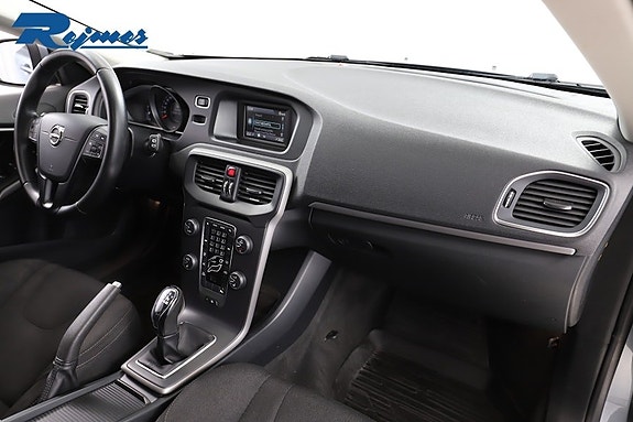 Volvo V40 25 of 27