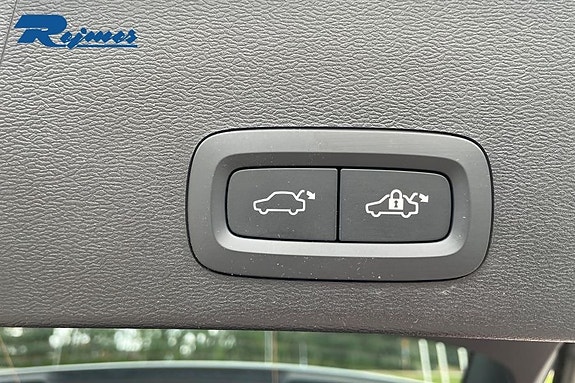 Volvo EX40 17 of 21