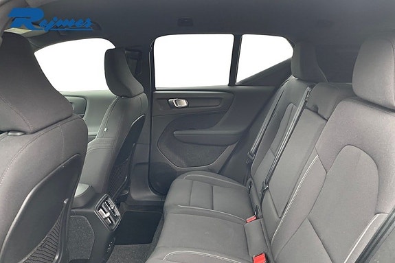 Volvo EX40 15 of 21
