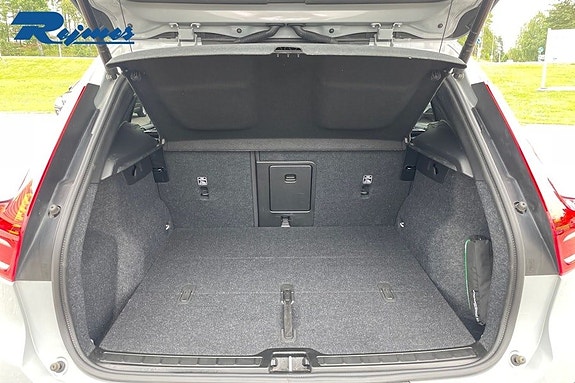 Volvo EX40 16 of 21