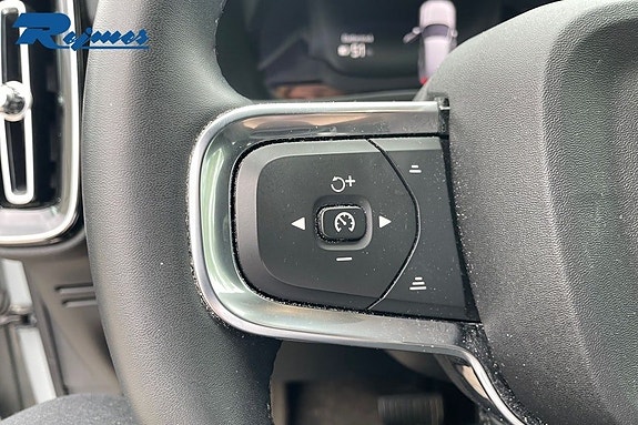 Volvo EX40 7 of 21