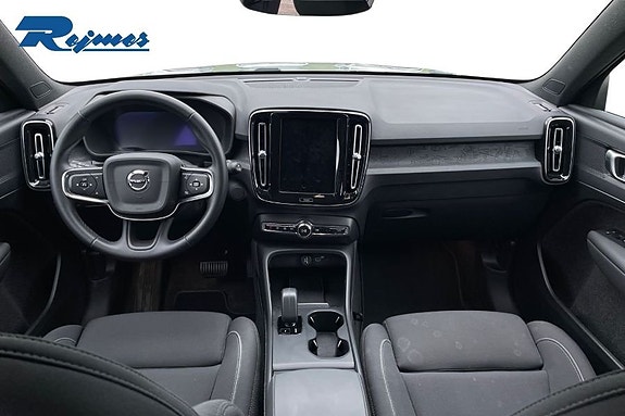 Volvo EX40 13 of 21