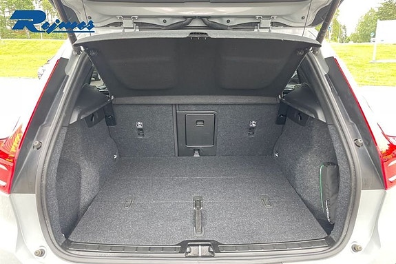 Volvo EX40 16 of 21