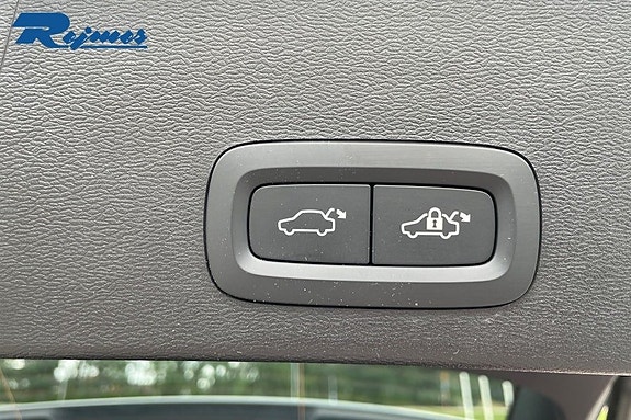 Volvo EX40 17 of 21