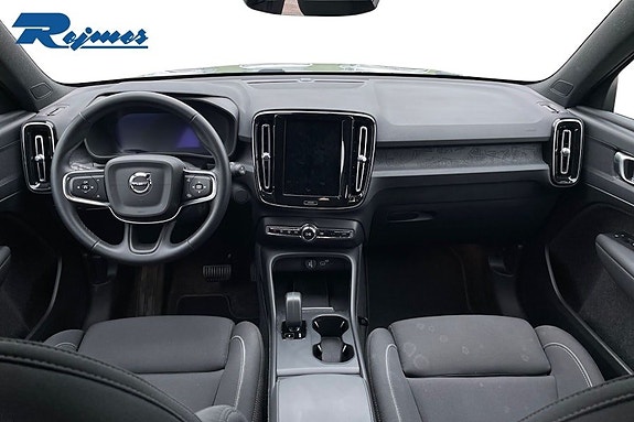 Volvo EX40 13 of 21