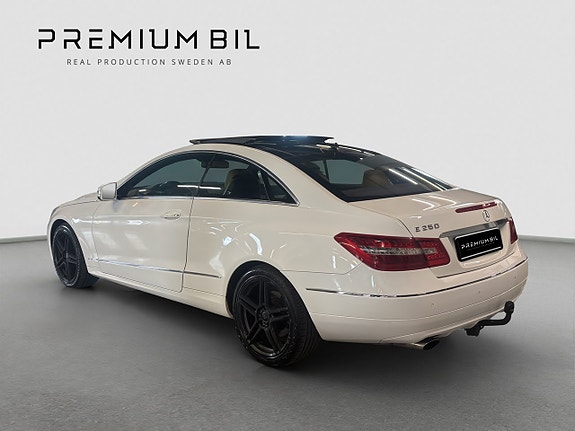 Mercedes-Benz E250 4 of 11