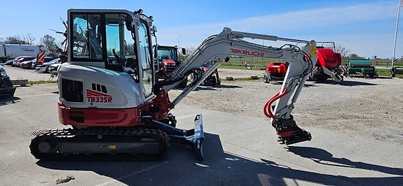 Takeuchi TB 335 R 6 of 9