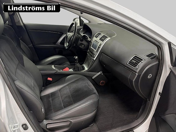 Toyota Avensis 7 of 16
