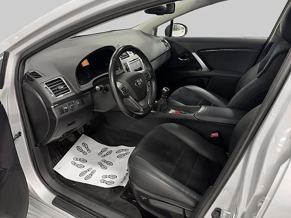 Toyota Avensis 11 of 16