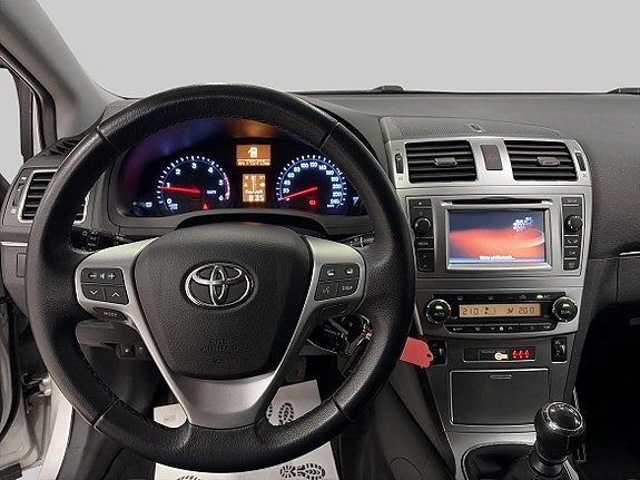 Toyota Avensis 12 of 16