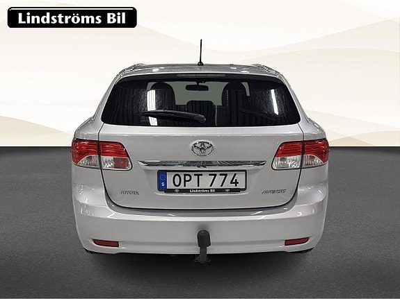 Toyota Avensis 5 of 5