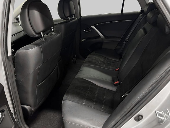 Toyota Avensis 8 of 16