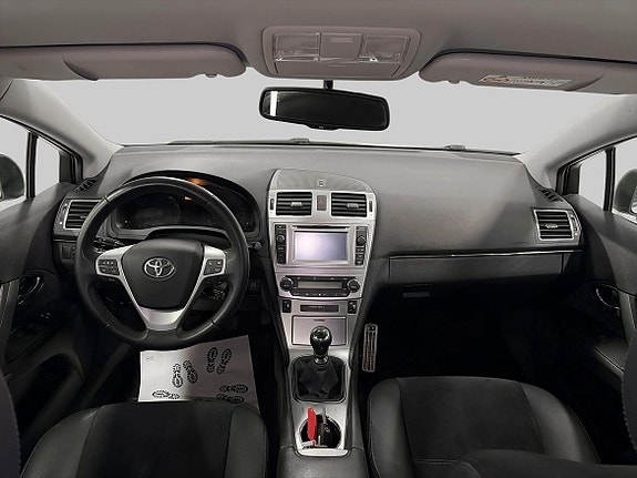 Toyota Avensis 9 of 16