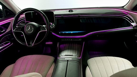 Mercedes-Benz E300 de 4 of 5