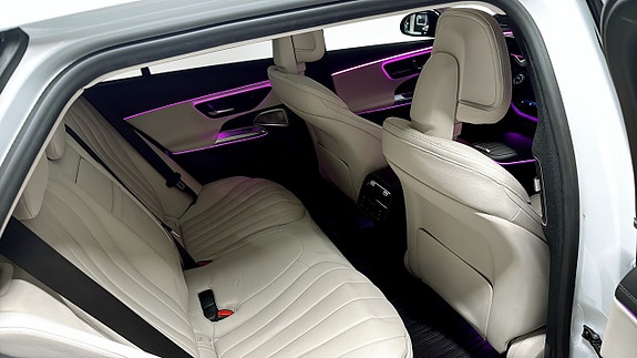 Mercedes-Benz E300 de 5 of 5