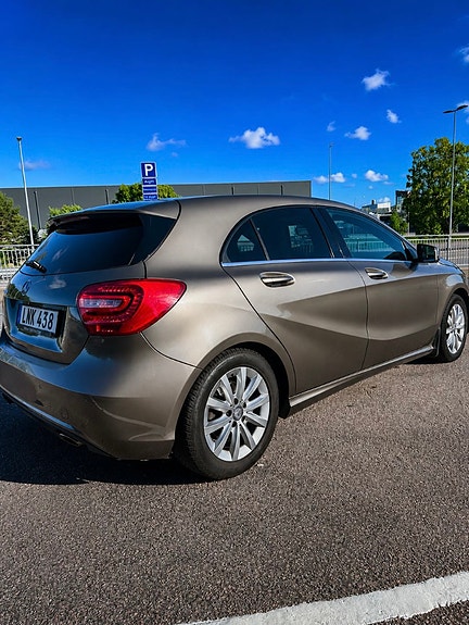 Mercedes-Benz A180 2 of 4