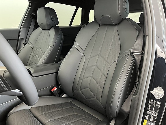 BMW i5 7 of 16