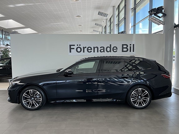 BMW i5 3 of 5