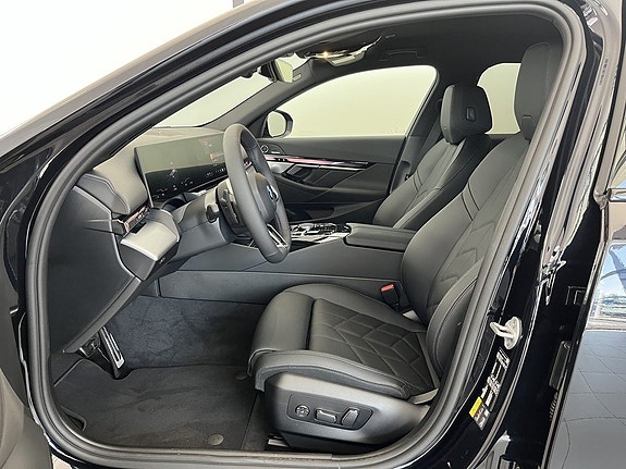 BMW i5 5 of 5