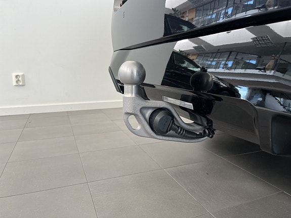 BMW i5 13 of 16