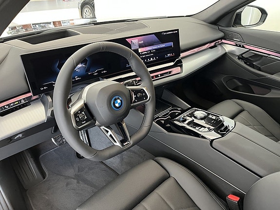 BMW i5 6 of 16