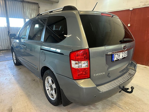Kia Carnival 6 of 12