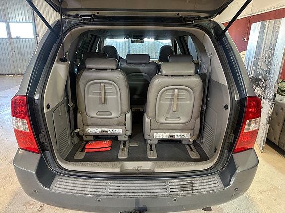 Kia Carnival 7 of 12
