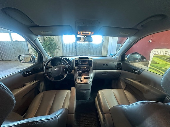 Kia Carnival 8 of 12