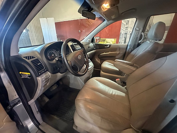 Kia Carnival 10 of 12