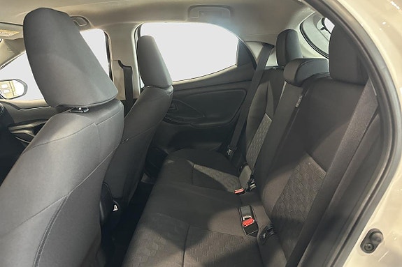 Toyota Yaris 9 of 17