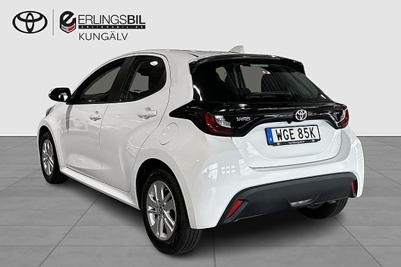 Toyota Yaris 3 of 5