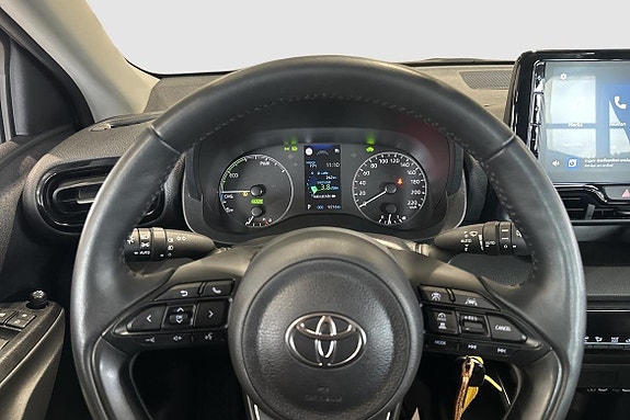 Toyota Yaris 11 of 17