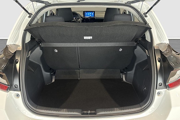 Toyota Yaris 12 of 17