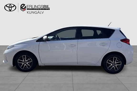 Toyota Auris 3 of 5