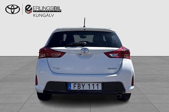 Toyota Auris 4 of 5