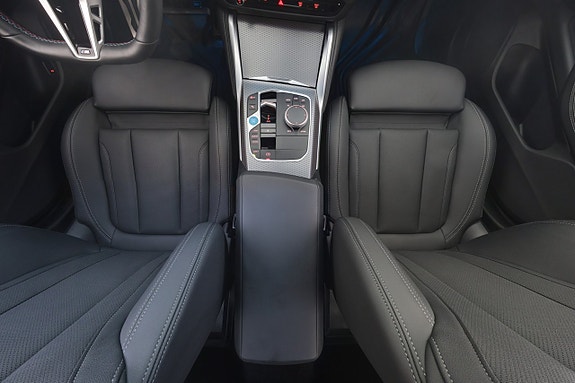 BMW i4 14 of 27