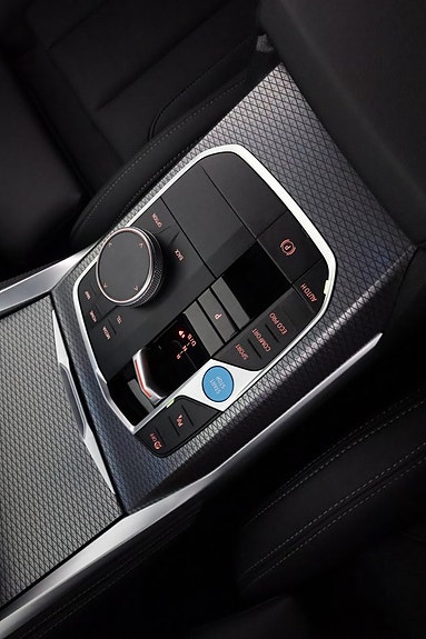 BMW i4 24 of 27