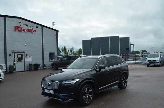 Volvo XC90 2 of 5