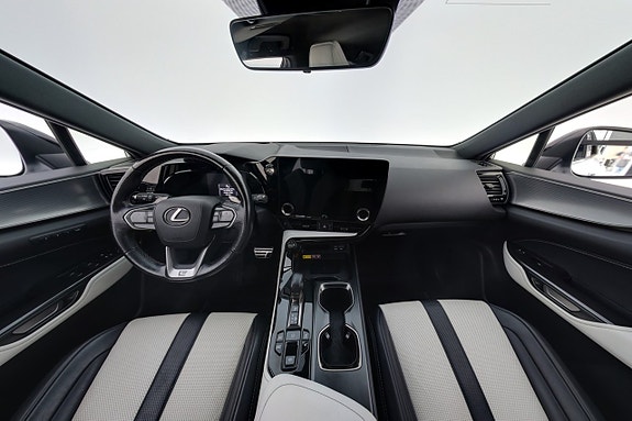 Lexus NX450h+ 13 of 29