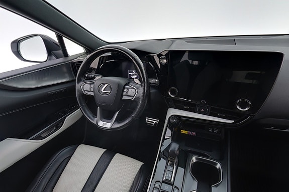 Lexus NX450h+ 15 of 29