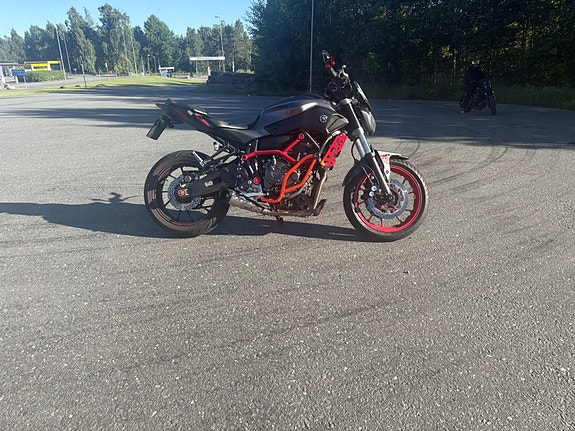 Yamaha MT-07 3 of 6