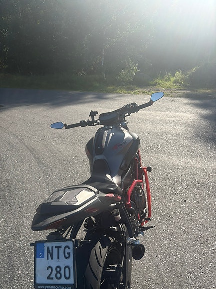 Yamaha MT-07 4 of 6