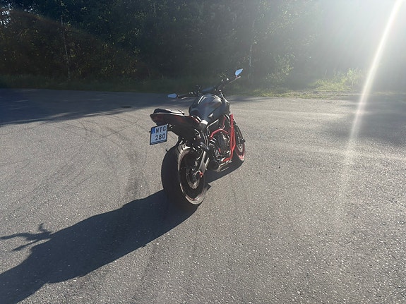 Yamaha MT-07 5 of 6