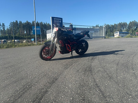 Yamaha MT-07 2 of 6