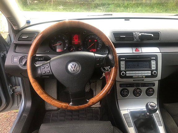 Volkswagen Passat 8 of 12