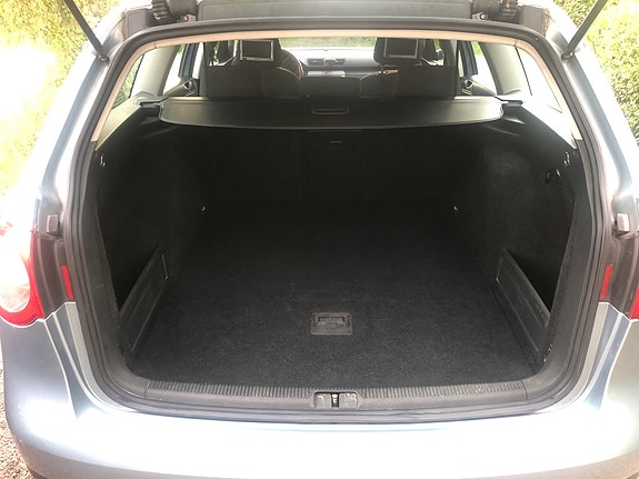 Volkswagen Passat 10 of 12