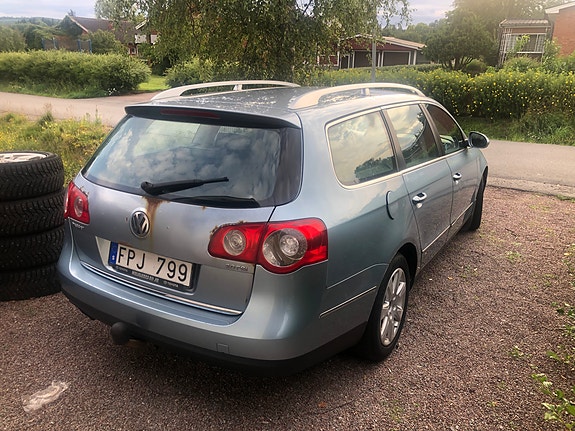 Volkswagen Passat 3 of 12