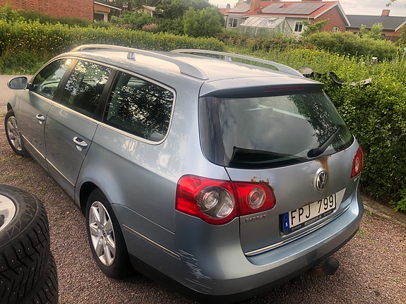 Volkswagen Passat 4 of 12