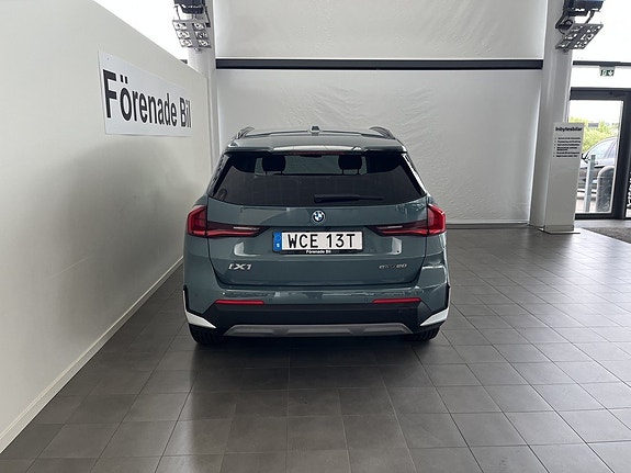 BMW iX1 13 of 15